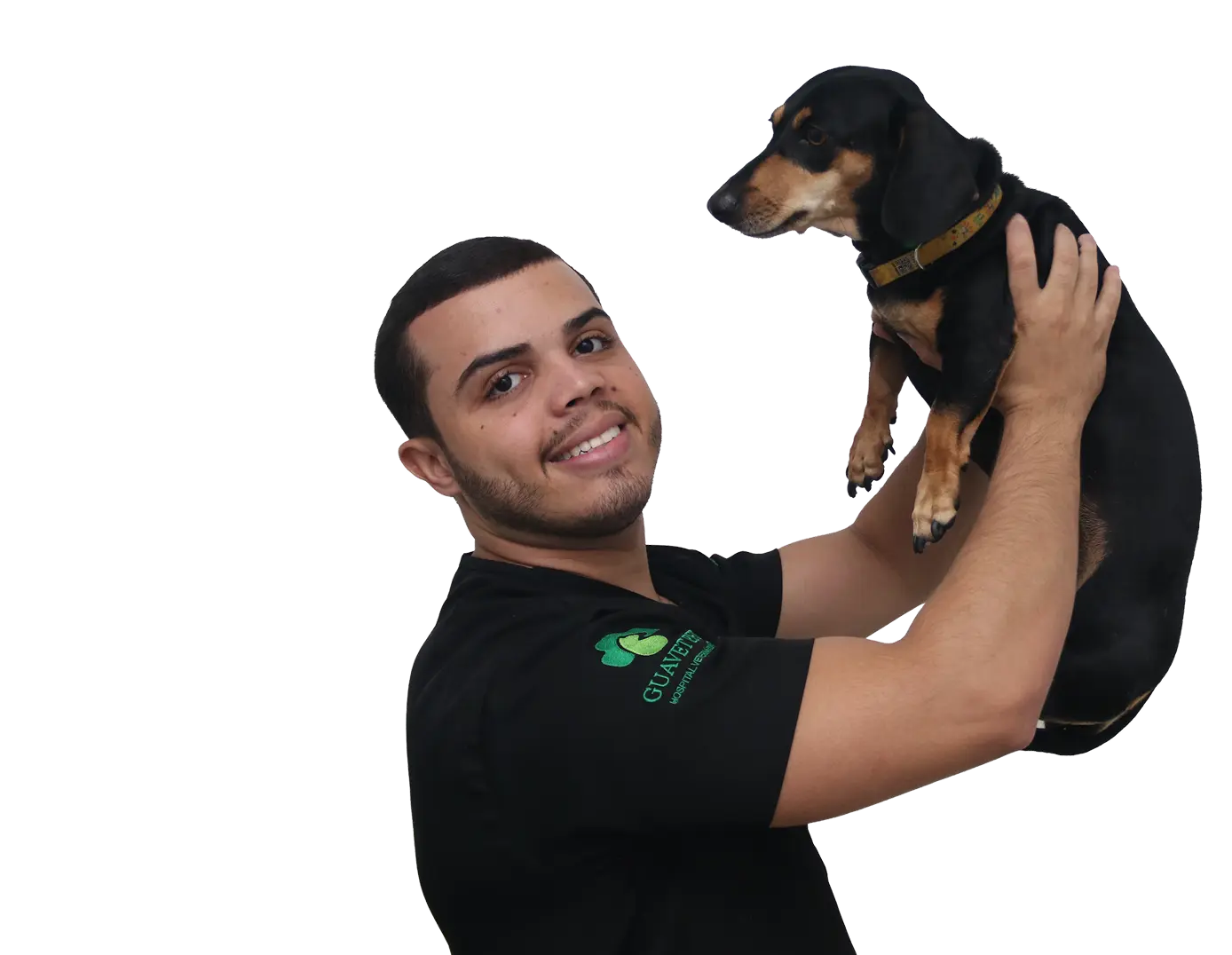 Doutor Higor sorrindo enquanto segura um cachorrinho